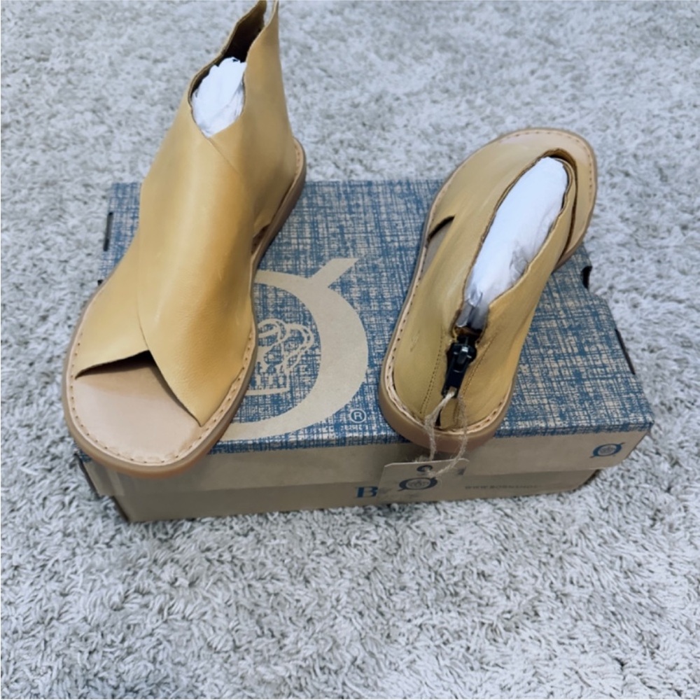 BORN IWA SANDALS NWOT